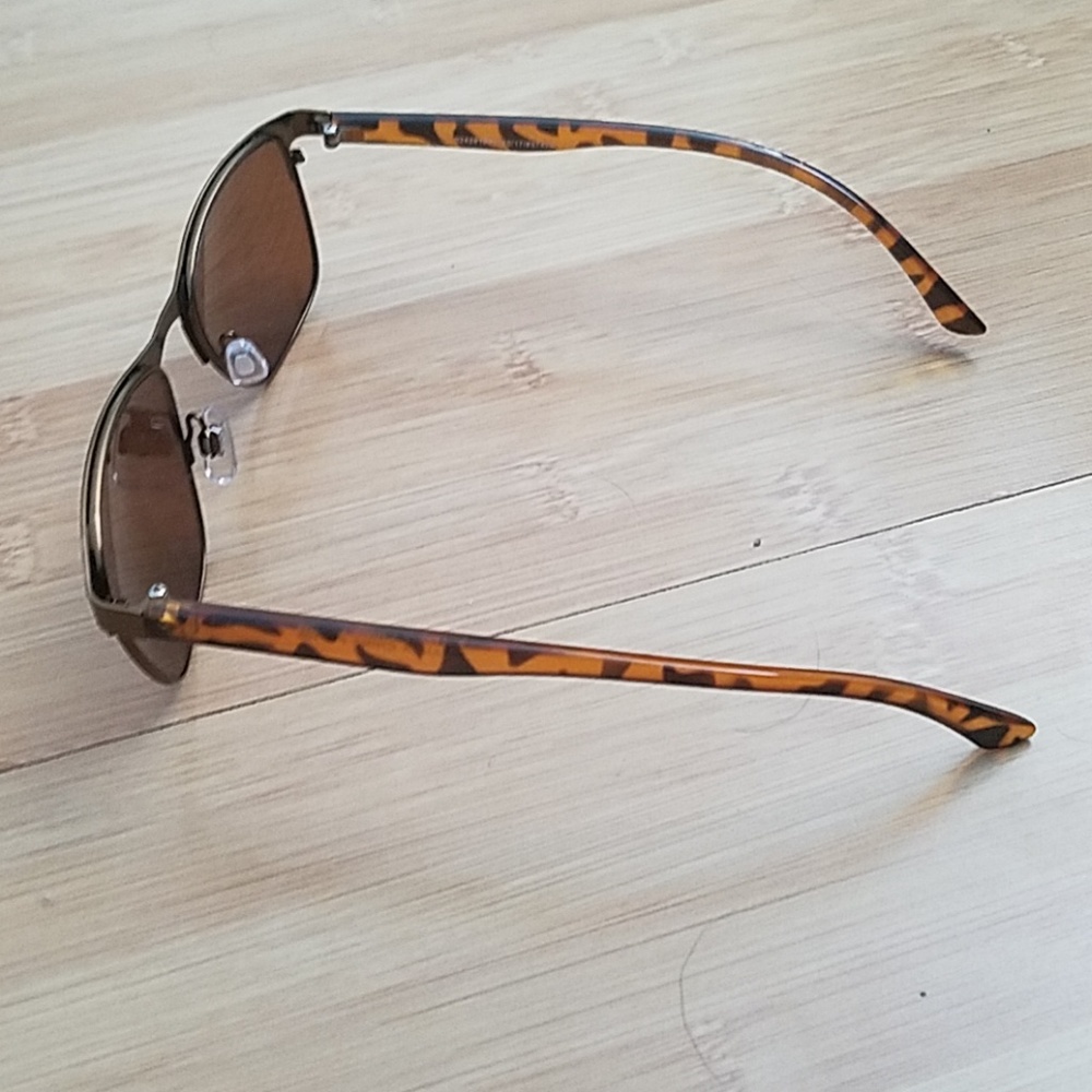 Tortoise shell glasses - Picture 2 of 2
